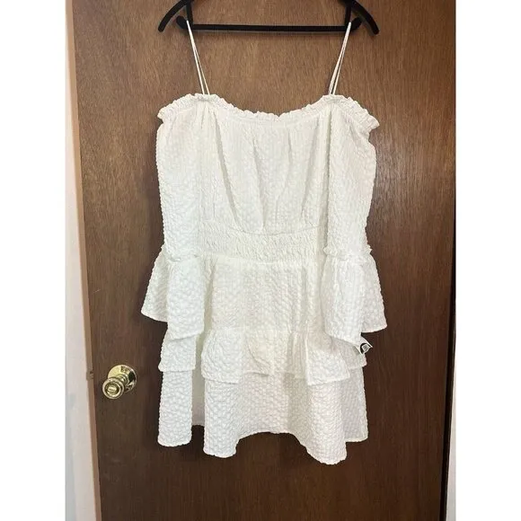 NWT le lis OFF SHOULDER BELL SLEEVE TIERED RUFFLE DRESS Size M White Summer Midi