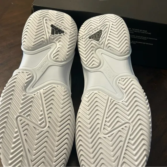NWT Mens Adidas Barricade 13 M White and Black Tennis Shoes size (12)
