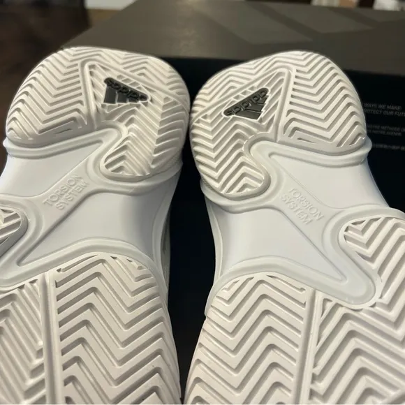 NWT Mens Adidas Barricade 13 M White and Black Tennis Shoes size (12)