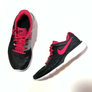 NWT NIKE Girls Youth Tanjun Racer Running Shoes