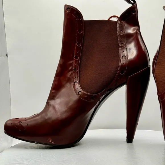 NWT PURA LOPEZ - Brown Leather Ankle Bootie in Brown Size 9.5