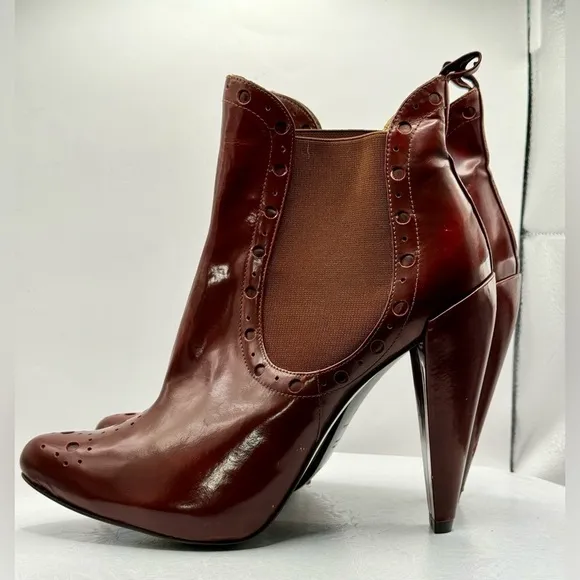 NWT PURA LOPEZ - Brown Leather Ankle Bootie in Brown Size 9.5