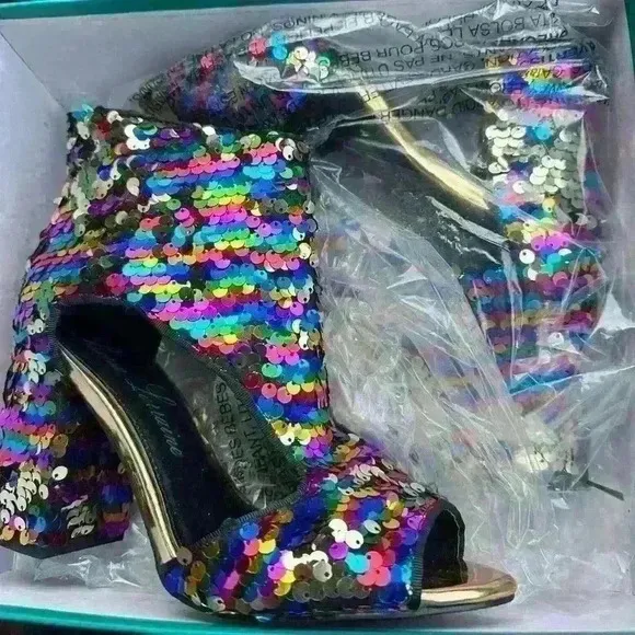 NWT ROXY BLOCKED HEEL BOOTS WITH FLIP SEQUINS BY LAUREN LORRAINE