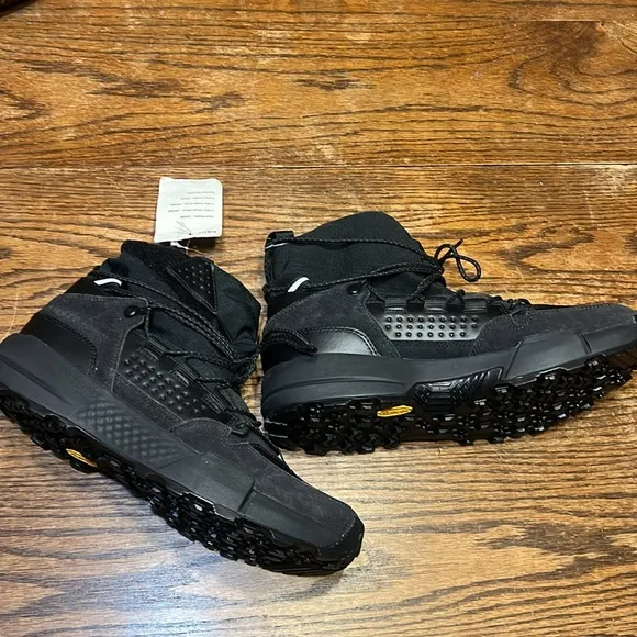 NWT Under Armour Charged Loadout Trek waterproof boots/sneakers