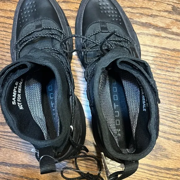 NWT Under Armour Charged Loadout Trek waterproof boots/sneakers