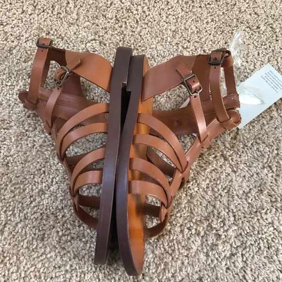 NWT! Zara girls size 33/1.5, leather sandals