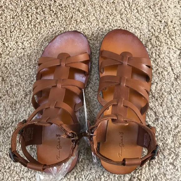 NWT! Zara girls size 33/1.5, leather sandals