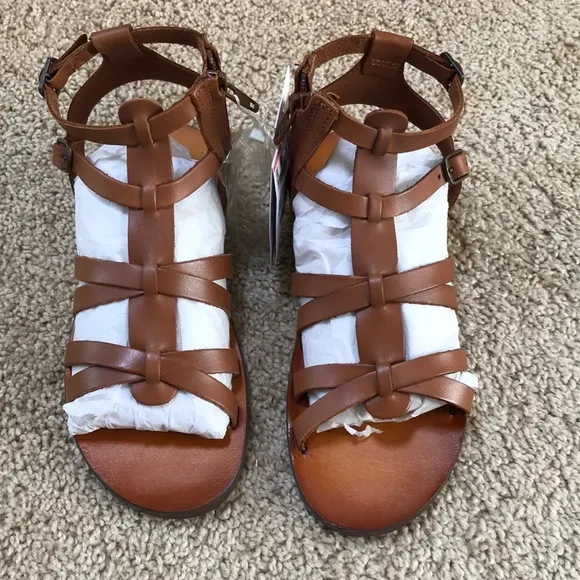 NWT! Zara girls size 33/1.5, leather sandals