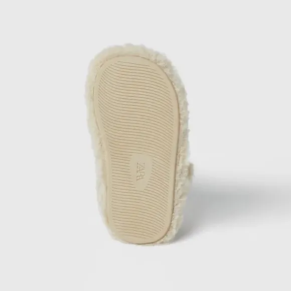 NWT Zara toddler kids / girls faux fur peep toe strap sandals / slides off white