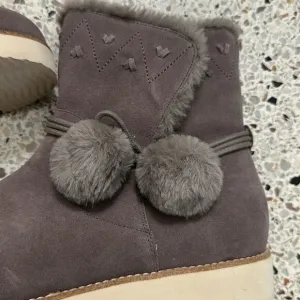 NWT Jack Rogers grey gray ugg style boot fur waterproof 9.5