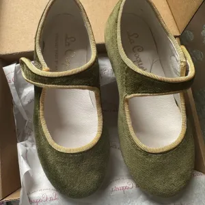 Olive Velvet Girl Mary Jane Shoes NIB