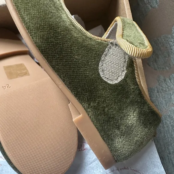 Olive Velvet Girl Mary Jane Shoes NIB
