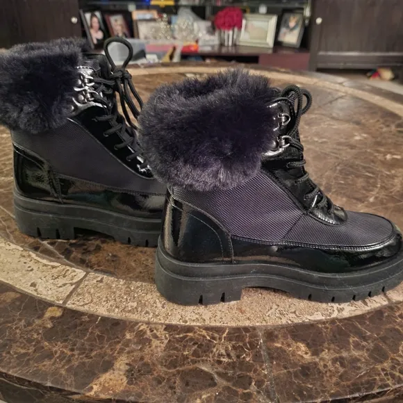 Olivia Miller Women's Fashion Boots Black Shiny Faux Leather &amp; Sherpa 6.5