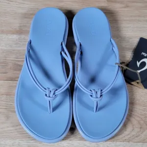 OluKai AKA Sandals Womens Size 7 Cloud Blue Beach Slippers Flip Flops 20509-3N3N