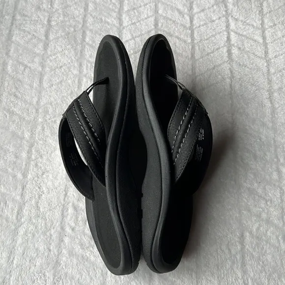 OLUKAI Hokua Mens Beach Flip-Flop.