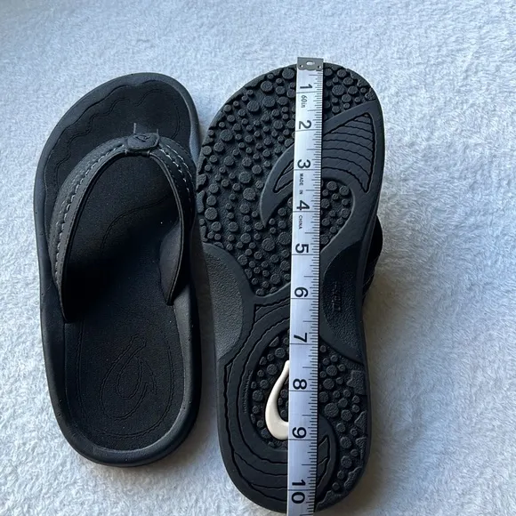 OLUKAI Hokua Mens Beach Flip-Flop.