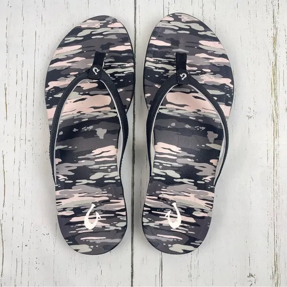 OluKai Ho’opio Hau Women’s Beach Sandals