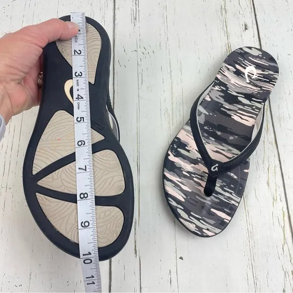 OluKai Ho’opio Hau Women’s Beach Sandals