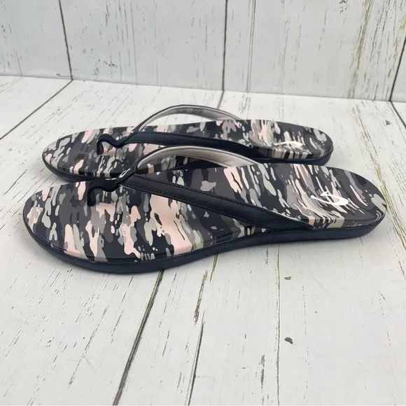 OluKai Ho’opio Hau Women’s Beach Sandals