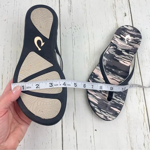 OluKai Ho’opio Hau Women’s Beach Sandals