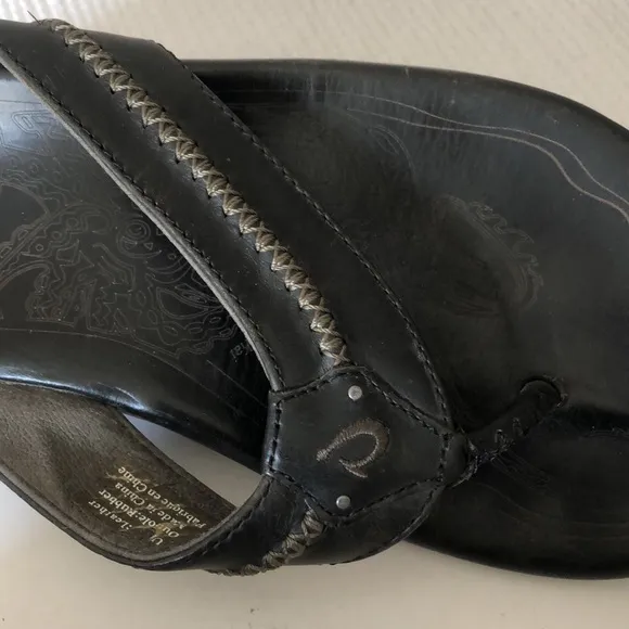 OluKai Mea Ola Men’s Black Leather Sandals