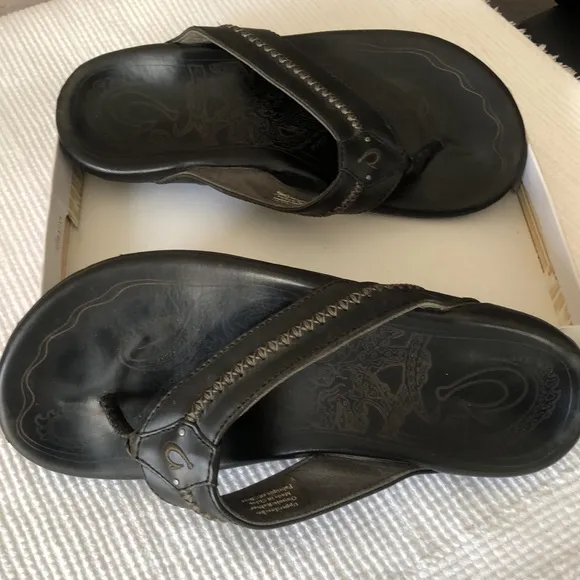 OluKai Mea Ola Men’s Black Leather Sandals