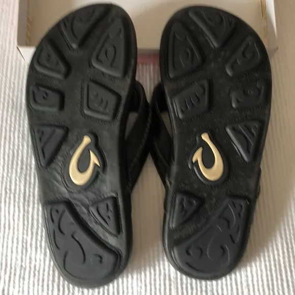 OluKai Mea Ola Men’s Black Leather Sandals