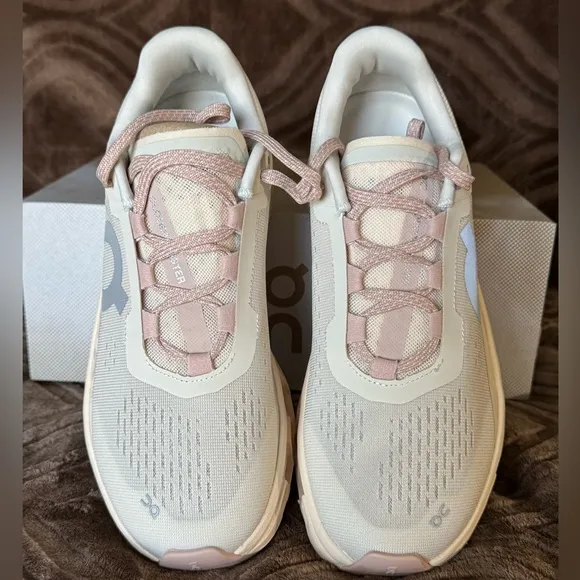 On Cloud Monster Women’s sz  9.5 &amp; 9.0 Cream Running Shoes NIB