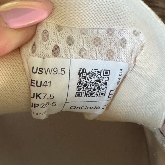 On Cloud Monster Women’s sz  9.5 &amp; 9.0 Cream Running Shoes NIB