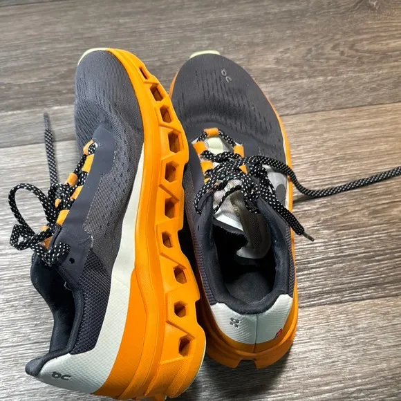 On Running shoes men’s size 8.5 (b41)