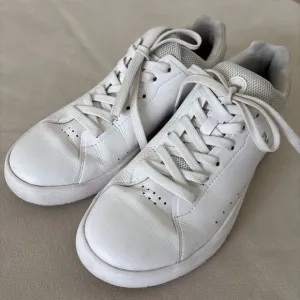 On the Roger Advantage Women's Size 7.5 White/Rosehip Running Shoes Walk Skate