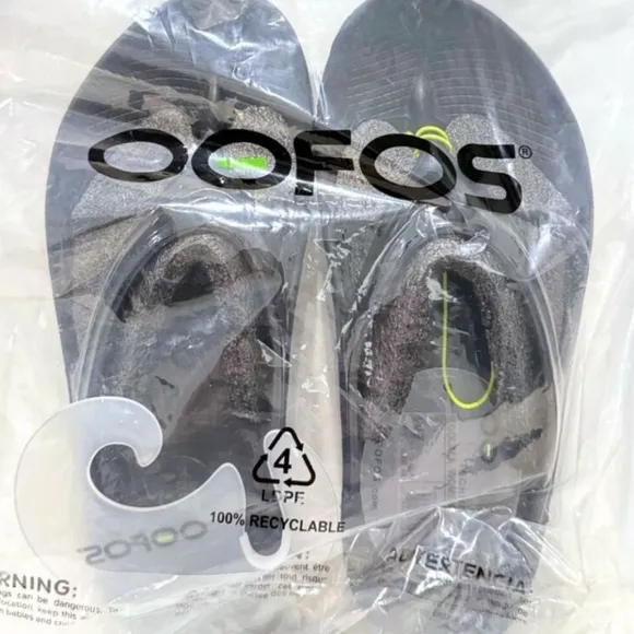 OOFOS Unisex Black Sandal W14/ M11
