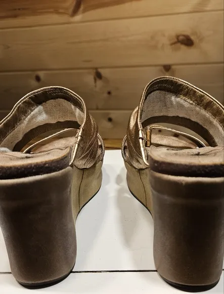 OTBT Metallic Bronze Sandals Size 6
