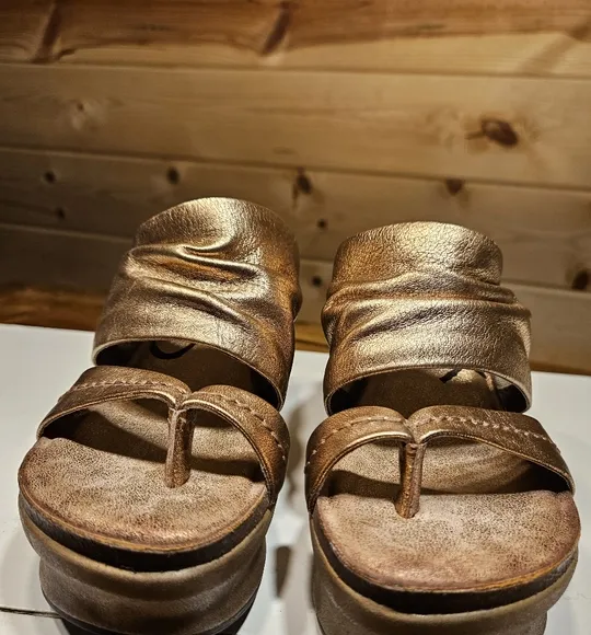 OTBT Metallic Bronze Sandals Size 6