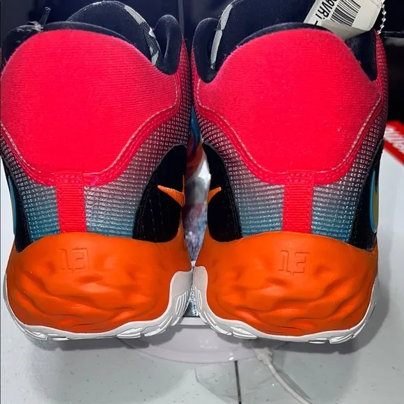 Paul George, hot wheels new no box size 16m - Blue and Orange