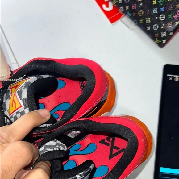 Paul George, hot wheels new no box size 16m - Blue and Orange