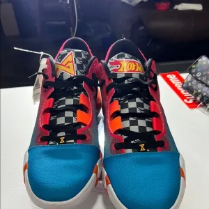 Paul George, hot wheels new no box size 16m - Blue and Orange