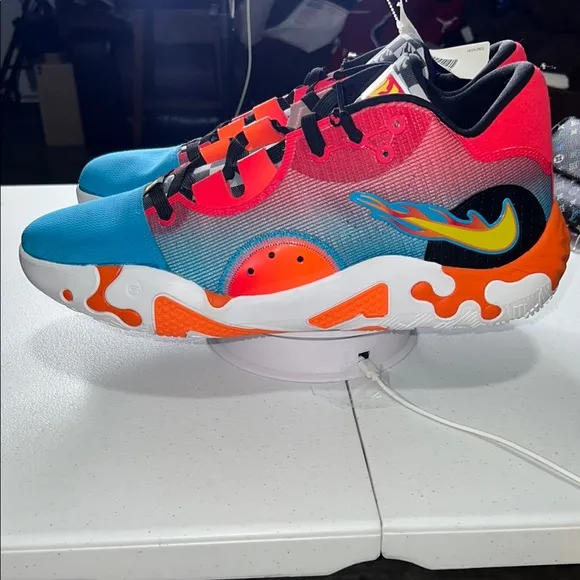 Paul George, hot wheels new no box size 16m - Blue and Orange