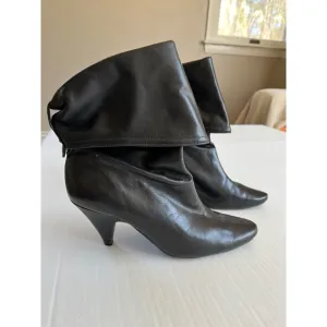 Pazzo Size 8.5 Leather Black Boots Folded Point Toe Pull On Heel