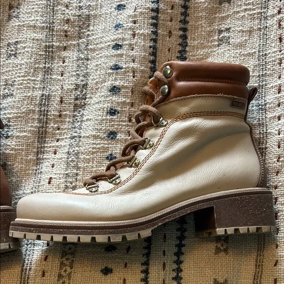 Pikolinos Cream and Brown Lace Up Boots for Outdoor Adventures