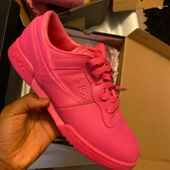 Pink Filas 💕 very nice condition.
