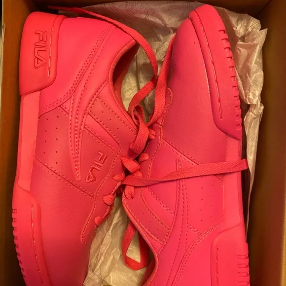 Pink Filas 💕 very nice condition.