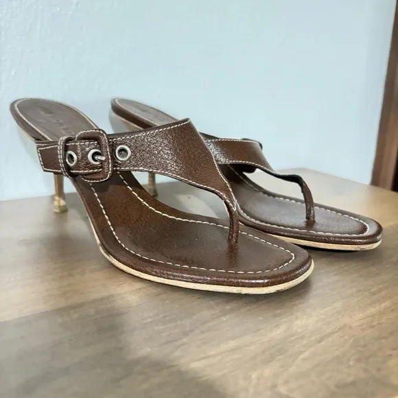 Prada Milano Brown Leather Med Hi kitten heel Thong Sandals Sz 38 Y2K buckle