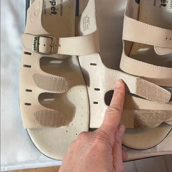 PROPET TAUPE LEATHER SANDALS.  NEW