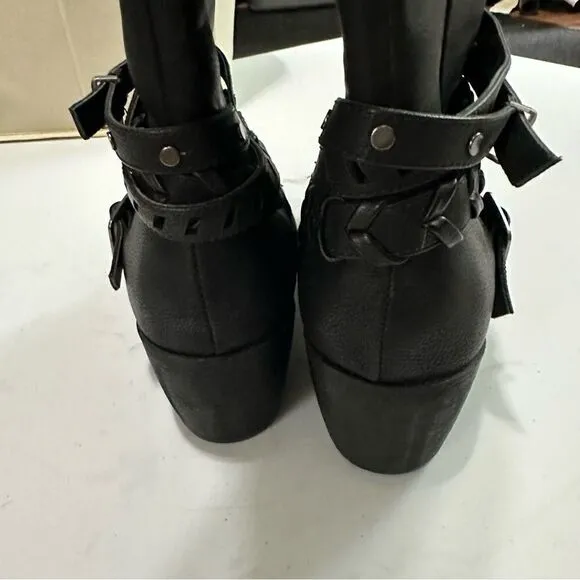 R2 Nova black boots - women’s size 7 1/2