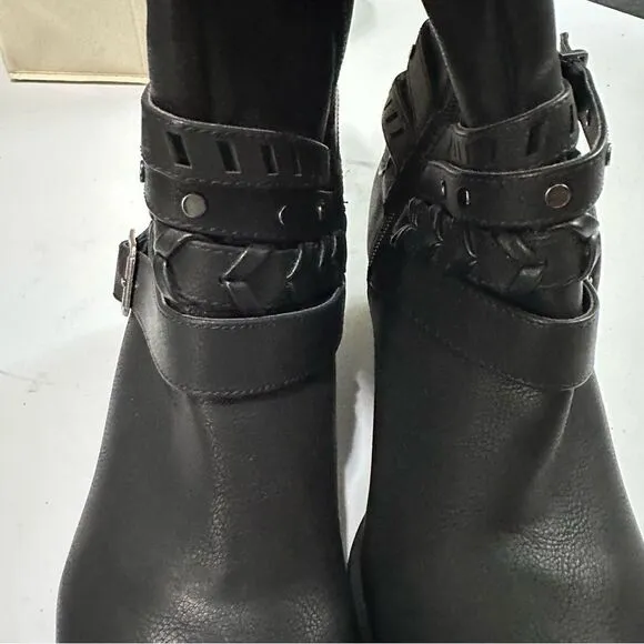 R2 Nova black boots - women’s size 7 1/2