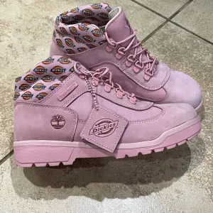 RARE Girl's Opening Ceremony x Dickies x Timberland Boots in Pink Size 5