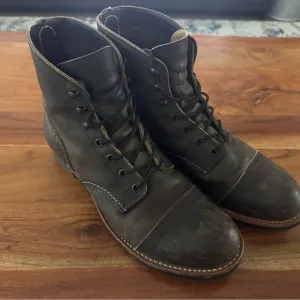 Red Wing Brown Leather Work Boots Cap Toe Design