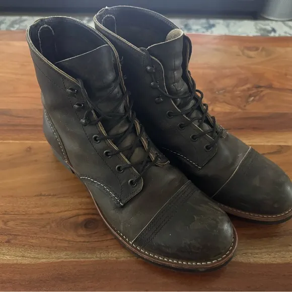 Red Wing Brown Leather Work Boots Cap Toe Design