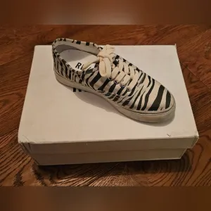 RE/DONE x Petra Zebra Print Low Top Skate Sneakers – Size 35 (US 5,5)